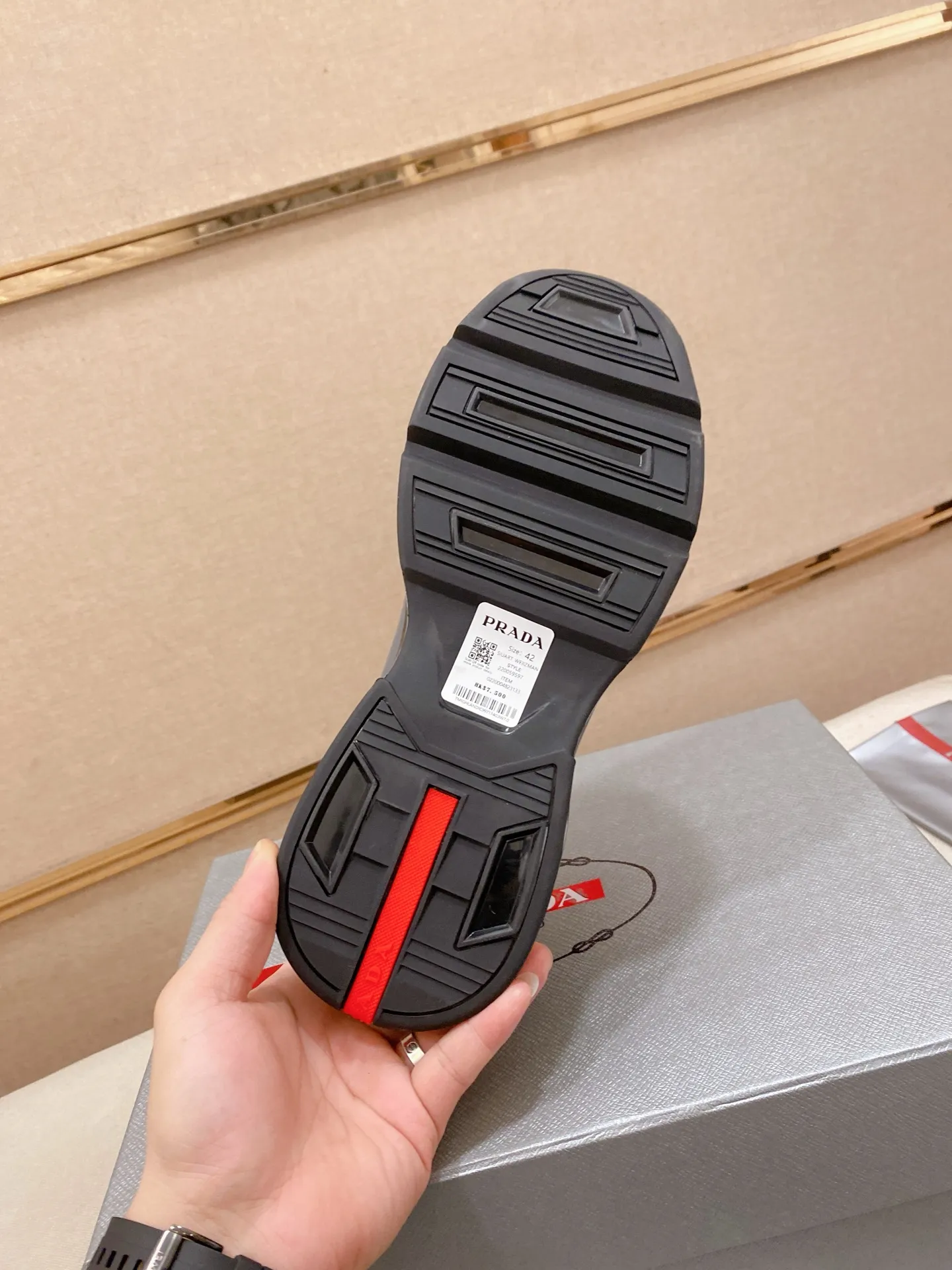 Factory price 640💰 ✔️✔️✔️Higher version High-quality new PRADA (Prada) counters are on the market at the same time. New men's shoes, 😘fabrics imported first-layer cowhide with waterproof materials, purely handmade. Lining: Full cowhide lining. 👍🏿 High-end ☄️ air-cushion molded anti-slip rubber outsole, exquisite lines, simple and elegant, comfortable and high-end for leisure travel. Code number: 38 to 45